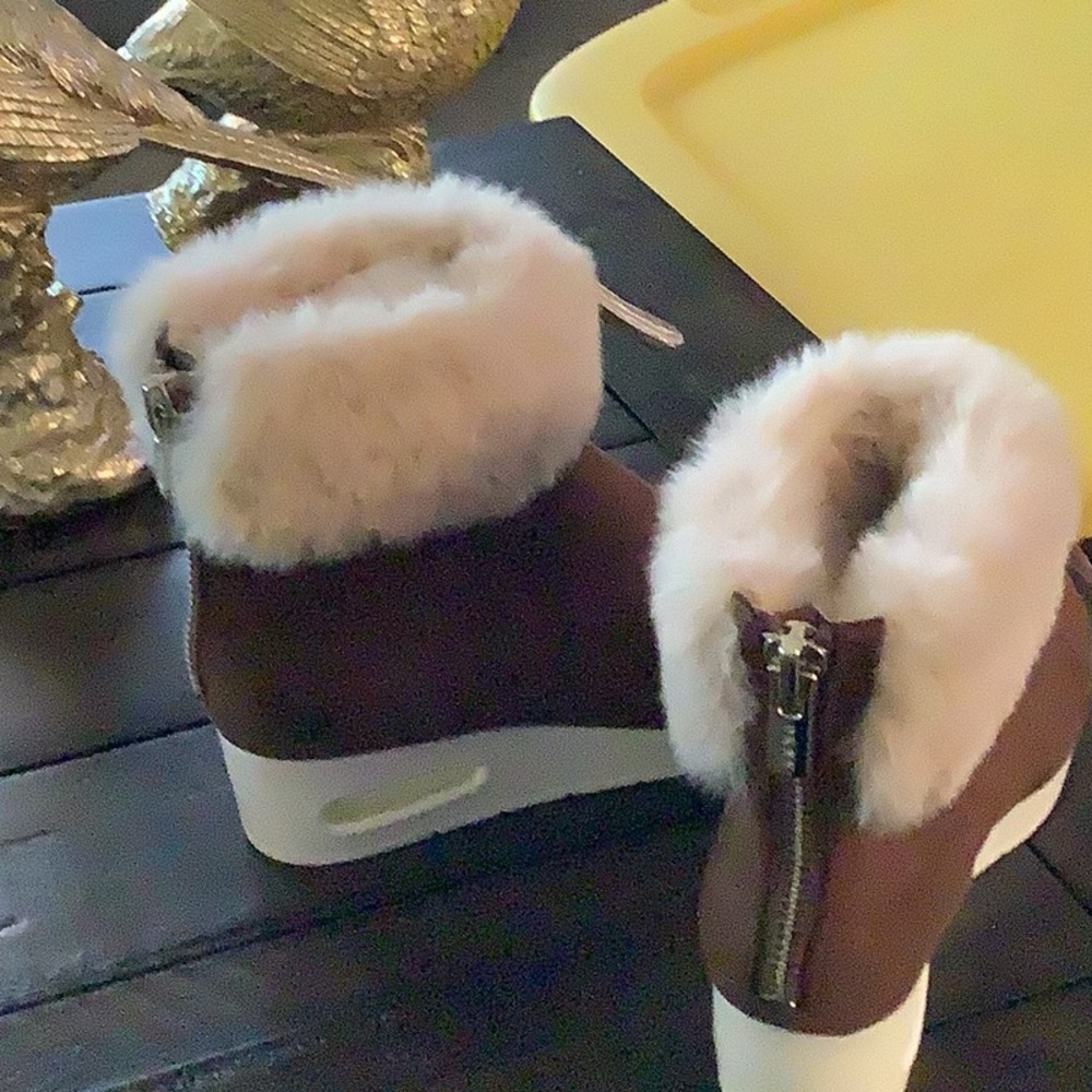 Women's Brown Fur-Lined Ankle Boots - Picture 3 of 3
